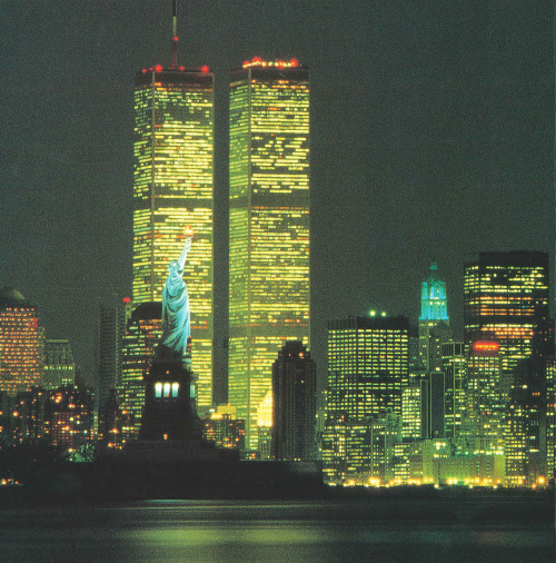 80sretroelectro:New York skyline, 1991. Scan