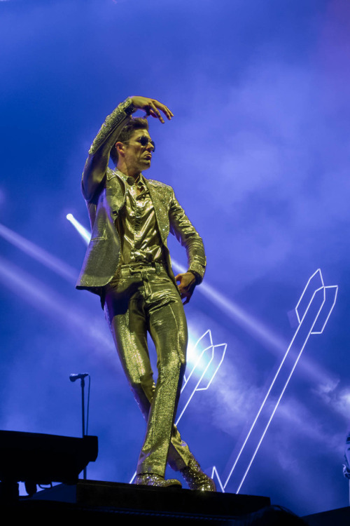 onemorespark:The golden god, Antwerp edition. The Killers in...
