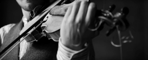 siyahgunesbeyazay:The Death of a Violin