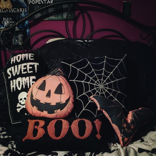 kvlt-cvnt - I love all my spooky pillows