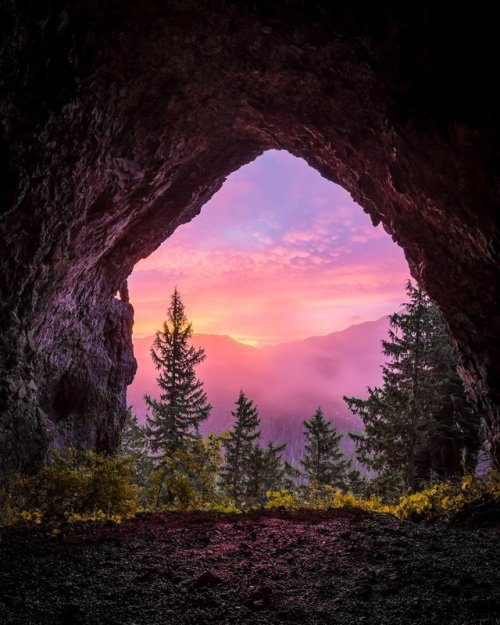 earthunboxed - Sunrise from Boca Cave, Oregon | by u/robybabcock
