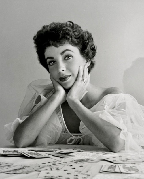 summers-in-hollywood:Elizabeth Taylor, early 1950s