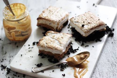 fullcravings:
“Toasted Marshmallow Peanut Butter Butterscotch Bars
”