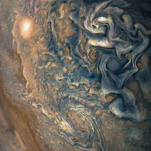 pinkfoxbouquetfan - astronomyblog - Juno in Jupiter (the images...