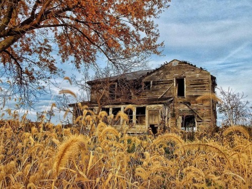 bookofoctober - Abandoned Ohio. Photos by cynvaughn