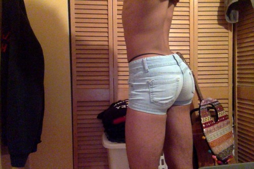 teenbubblebuttsissy - Shorts on or off??
