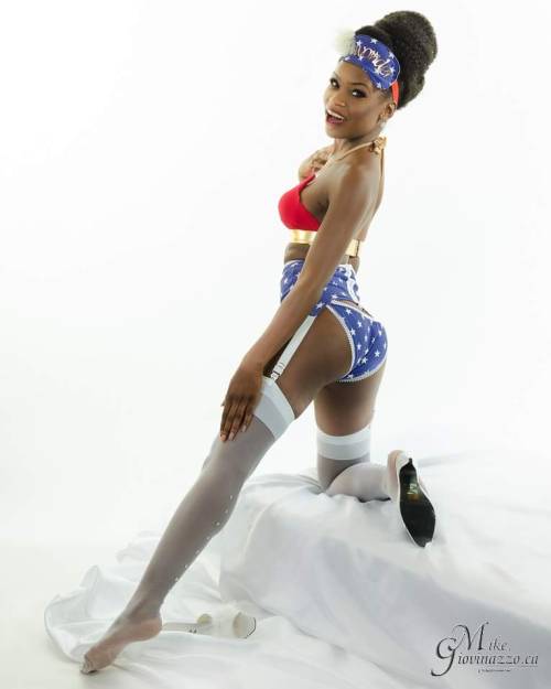 nubiamancy:Would you wear this Wonder Woman lingerie set?...