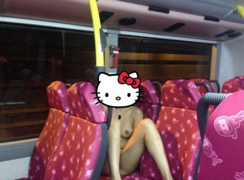 hkgfshare:hk-slutcollection:香港賤貨之巴士露出，挑戰連鞋都脫光光，真正徹底全裸！感謝投稿，留言...