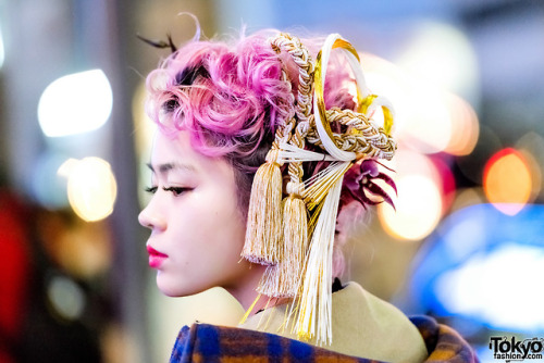 tokyo-fashion - 20-year-old Japanese beautician Eri on the street...