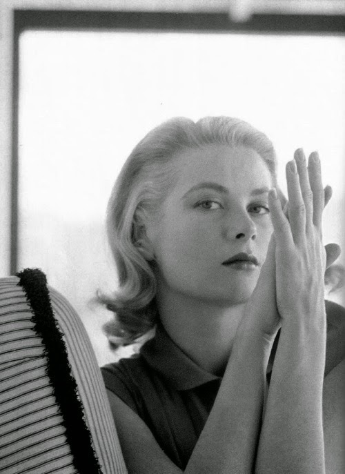 summers-in-hollywood - Grace Kelly, 1955. Photos by Howell Conant...
