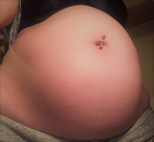 swollenbellygirl:Is it just me or is my belly getting bigger...