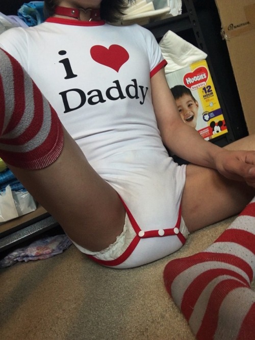 snugglydiapers - Having lots of fun in a thick wet diaper!...