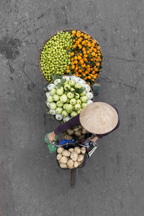 shihlun - Vietnamese Street Vendors Photo - Loes HeerinkArt