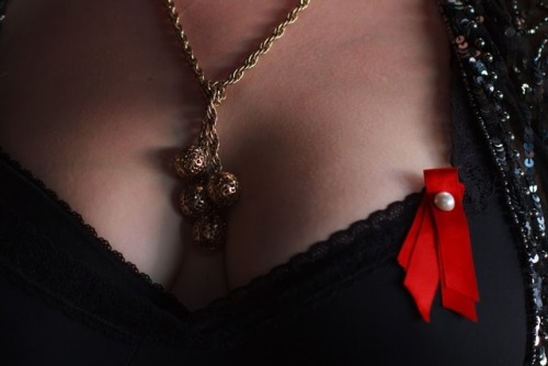 elshalarossa - Adorned by @msdarker in red ribbons, baubles, and...