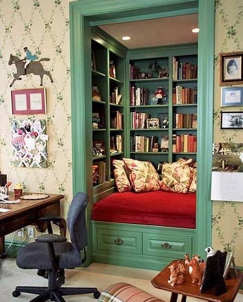 my-cozy-library:Look at this adorable reading nook 