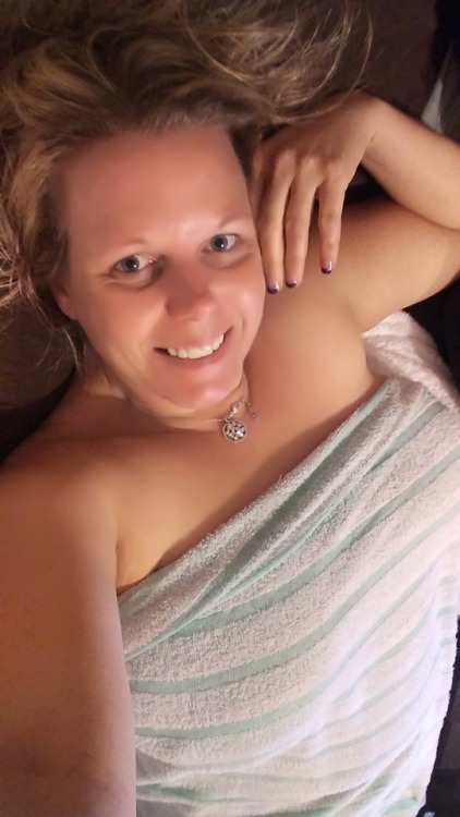 frkysexymom33 - Good Morning and Happy Hump Day!!