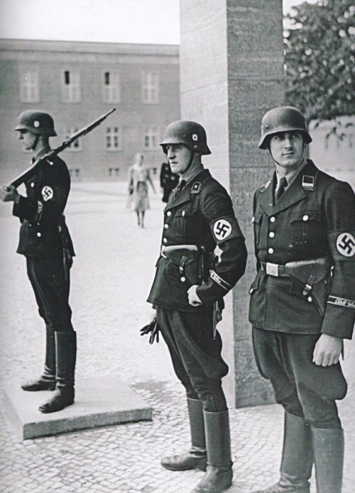 oiseaublond - Soldiers of the Leibstandarte-SS Adolf Hitler.