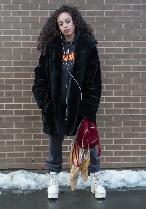 nyc-looks - Bella, 24“The sweater is Thrasher, the pants Nike,...