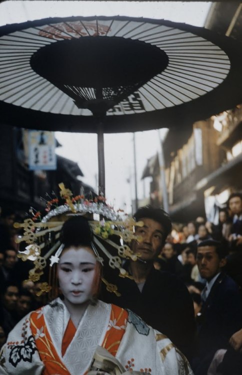 s-h-o-w-a:A Tayuu (high-ranked courtesan) procession, Japan,...