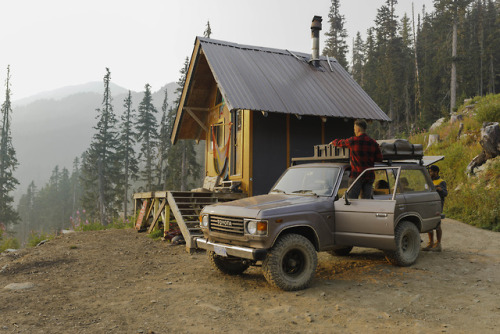 xshaydx:Cabin run up the mountain in the smoke…photo :...