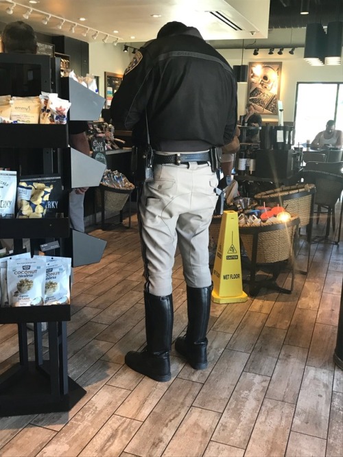 dehnerboot:coffeeboots:He came into Starbucks, but got a...