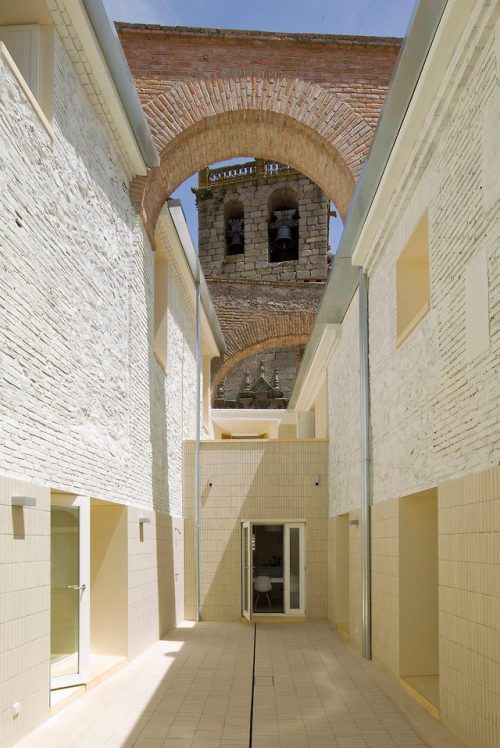 architorturedsouls - Twin Houses in Oropesa / Paredes Pedrosa...