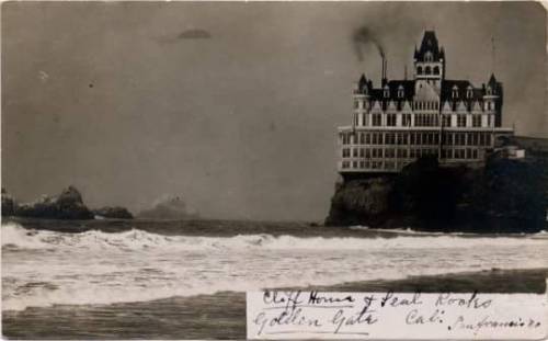 edgardesade - Image of Adolph Sutro’s Cliff House (1896-1907) –...