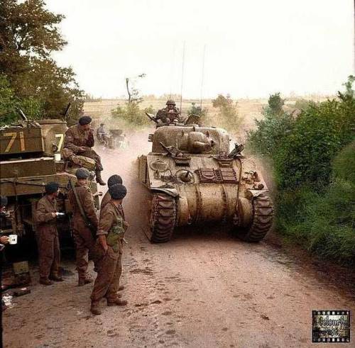 ww2inphotos - British Sherman tanks of 33rd Armoured Brigade,...