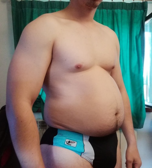 lardleader - Fat ass in old swimsuit 