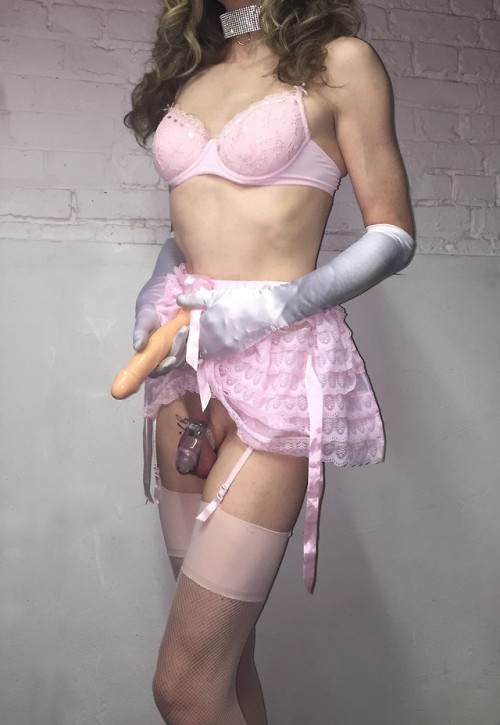 partiesfor:Sissy cuteness & a monster cock plug ;P My...