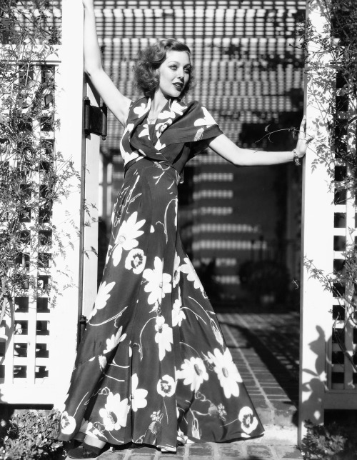 summers-in-hollywood - Loretta Young, 1935