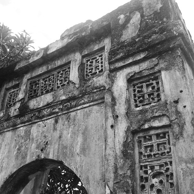 Bullet hole riddled archway. #vietnam #hue (at Imperial Citadel, Hue)