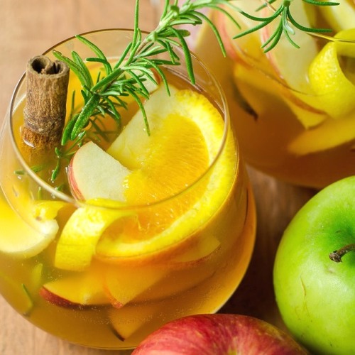 guardians-of-the-food - Apple Cider Sangria with Cinnamon...