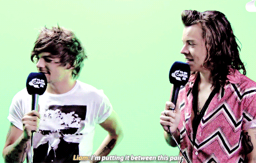 When liam pointed at Louis and Harry when they were asked "who is the last member to get marrie