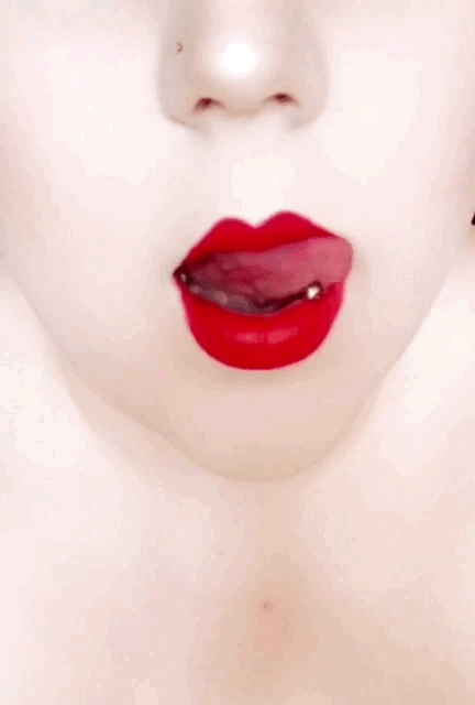 bonniefuckmeat:and I got that red lip classic thing that you...