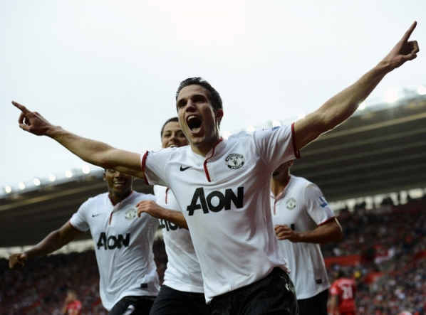 A different red, the same Robin van Persie finally conquers England “ By Dominic Vieira
”
Everything turned to gold for Manchester United the moment Alex Ferguson completed one of the finest signings of his career. A historic coup d'etat. On the 15th...