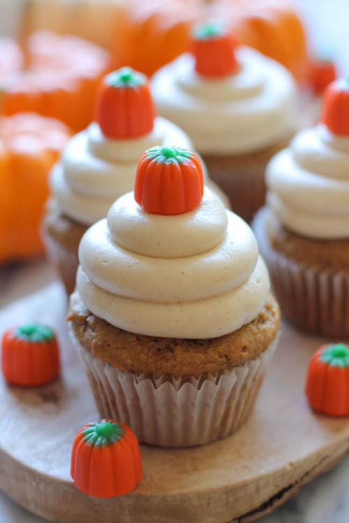 sweetoothgirl - Pumpkin Cupcakes w/ Cinnamon Cream Cheese...