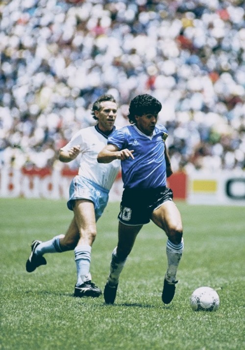 greatsofthegame - Diego Maradona 1986Diego Maradona tormenting...