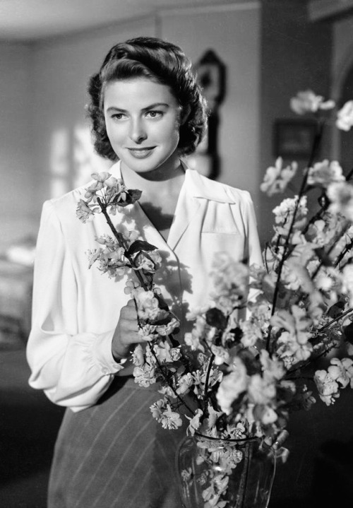 summers-in-hollywood - Ingrid Bergman, 1942. Photo by Scotty...