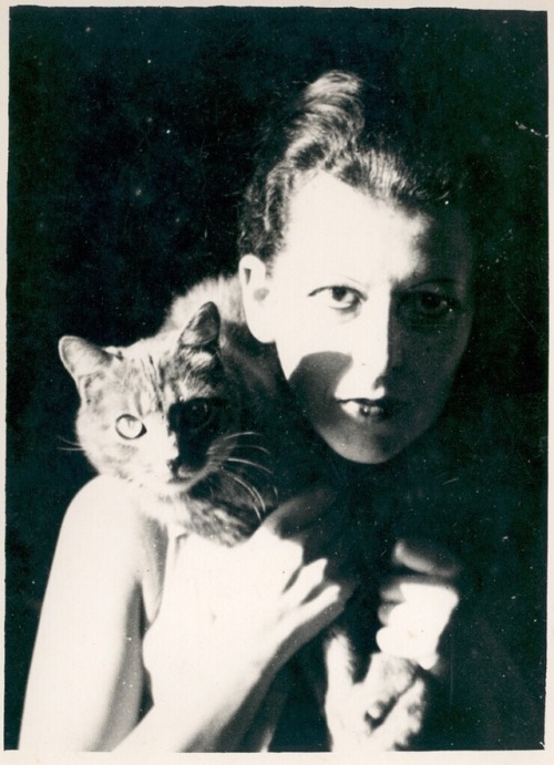 imageseatthesoul - Claude CahunSelf portrait (with cat), 1927