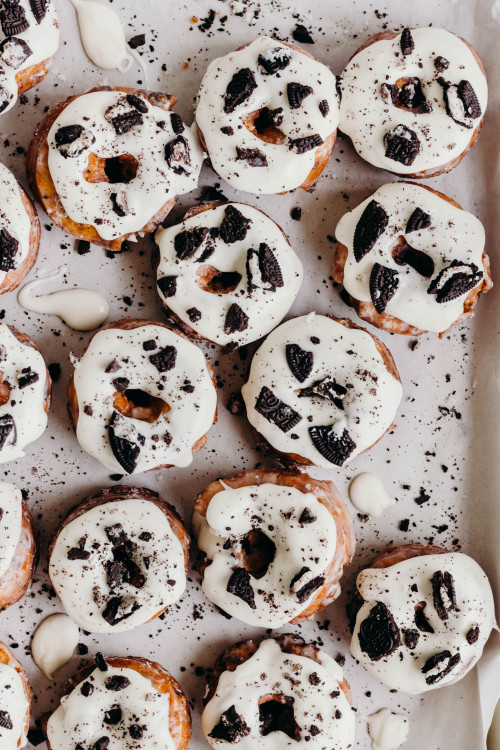 sweetoothgirl:Cookies and Cream Doughnuts