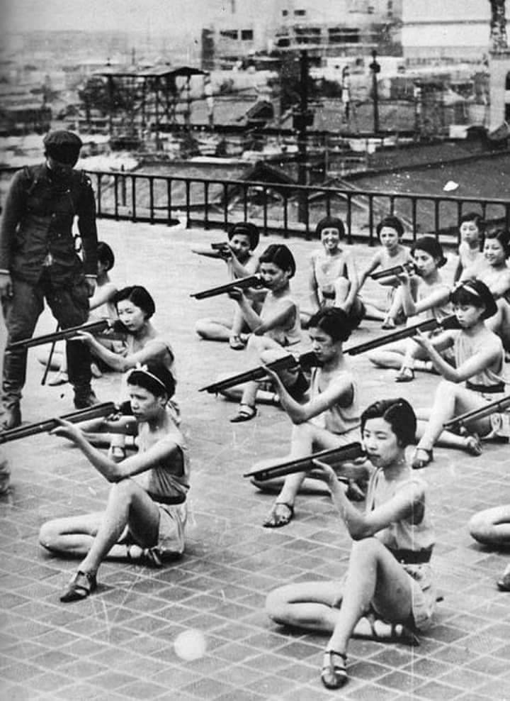 Японская женская школа стрельбы. 30-е года.