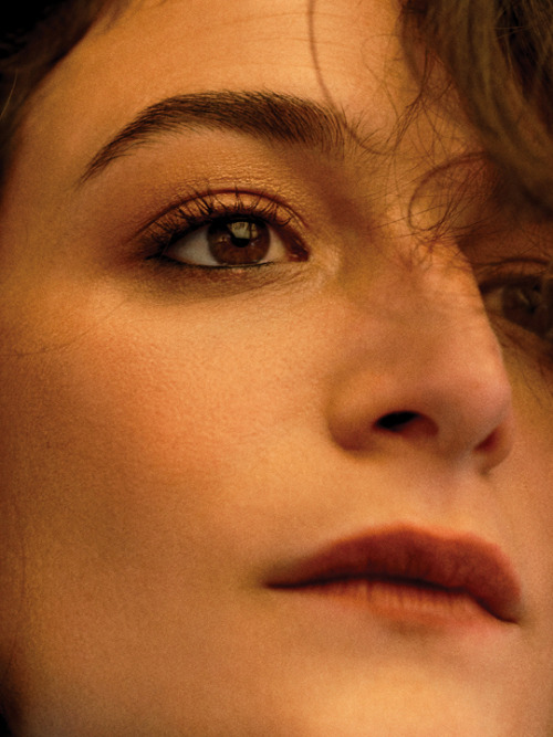 flawlessbeautyqueens:Jenny Slate photographed by Arkan...