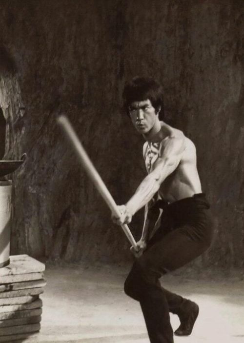 taichikungfu - Bruce Lee in the Kung Fu world.tai chi shoes