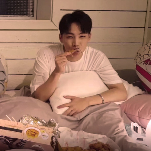 defskookie - a day in bed with jaebum (for @defsbeom)