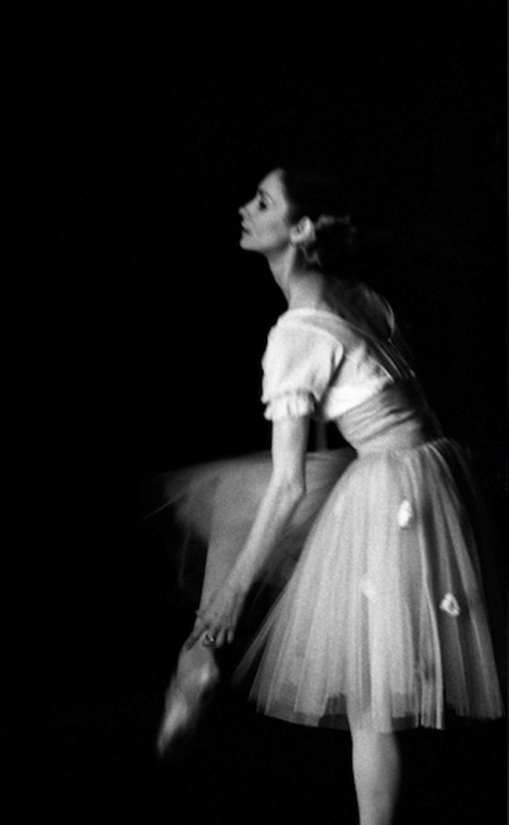 lordbyron44 - Ballerina - Backstage - Photo by Louis Guillaume