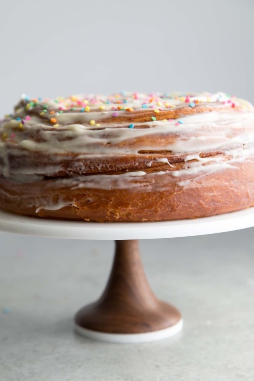 guardians-of-the-food - Birthday Cinnamon Roll Cake
