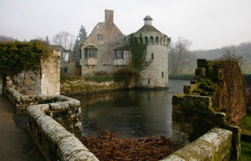 exquisense - anarchy-of-thought - Scotney Castle in Kent,...