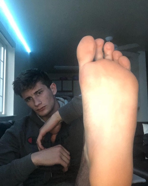 collegedormfag44 - bowatmyfeet - You know this made you hard,...