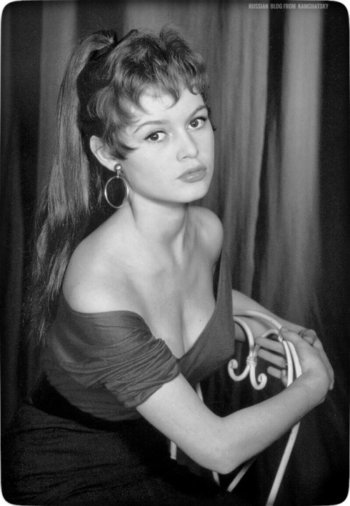 kamchatsky:Бриджит Бардо. 1948 год.Brigitte Bardot. 1948...